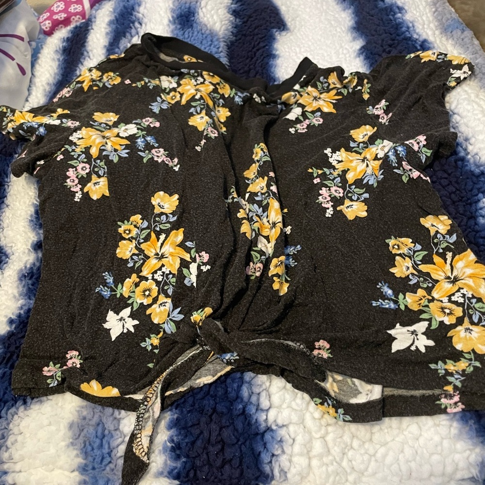 H&M Size M Black Floral Tie-Front Crop Top with Yellow Blooms and Pink Accents